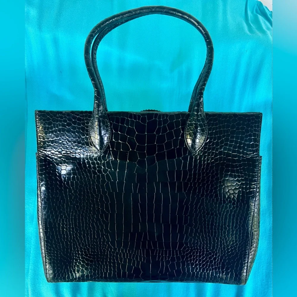 Alaia Leather Shoulder Bag - Picture 7 of 8